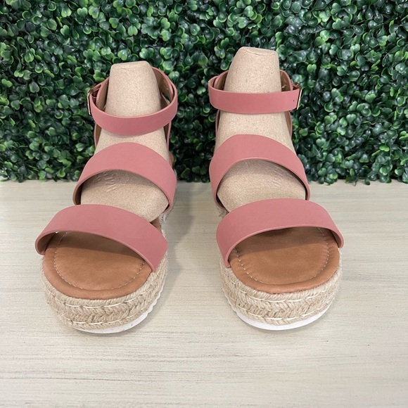 NWB Wedges Sandals - Picture 1 of 6